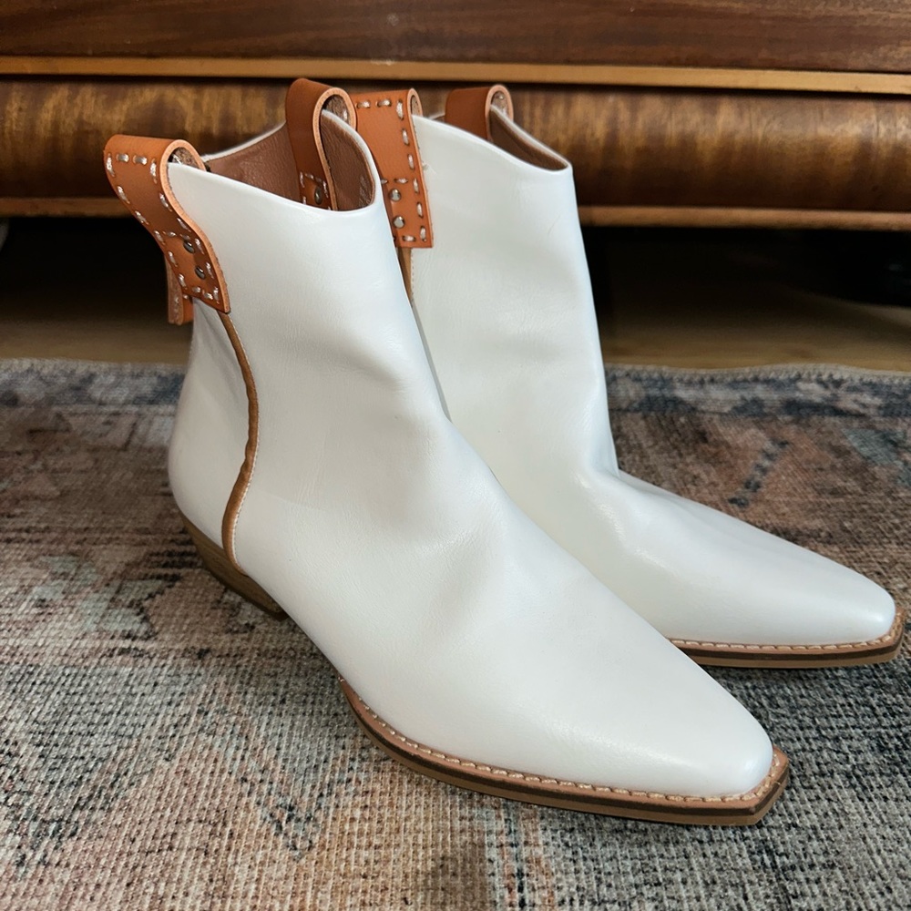 Size 8.5 WMNS White Ankle Booties